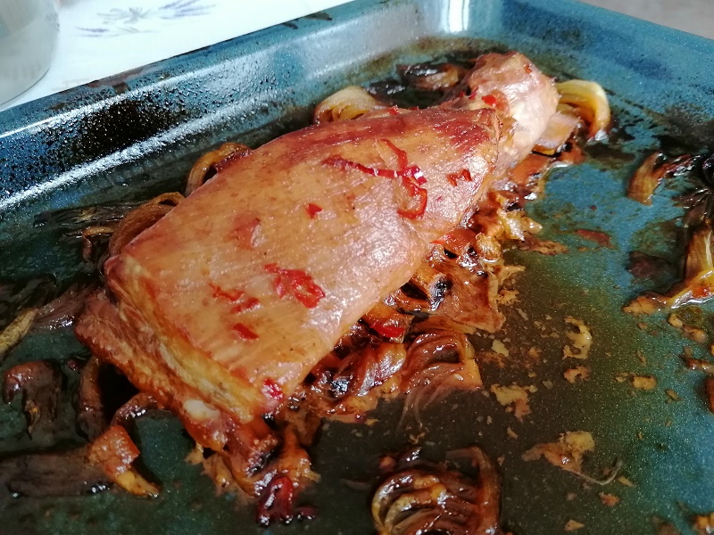 Mézes csilis oldalas édesburgonya pürével