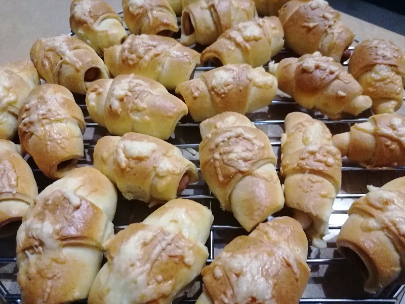 Virsli túrós kelt tésztában