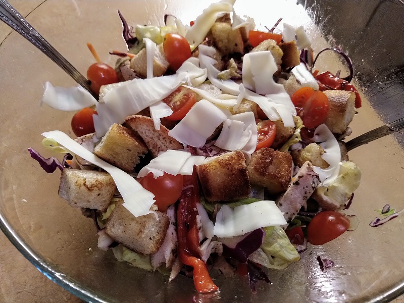 Csirkesaláta croutonnal