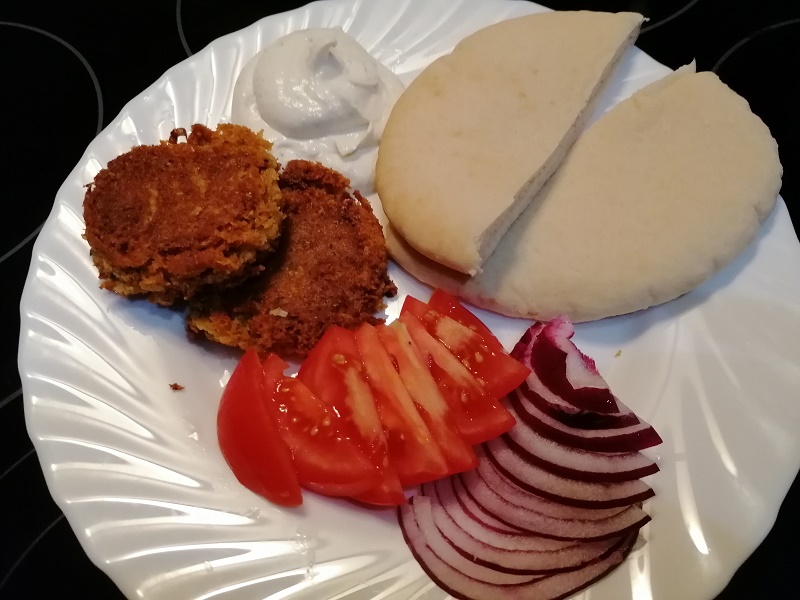 Házi falafel tahinis mártogatóssal
